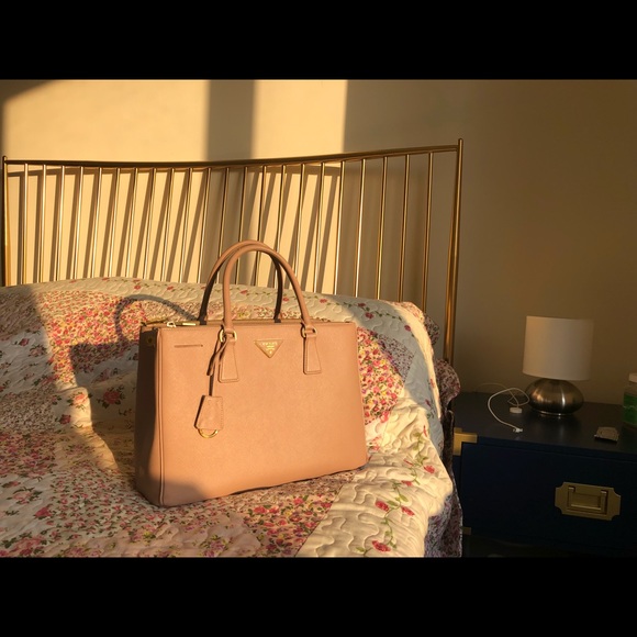 **SOLD**Prada medium saffiano leather tote - Picture 5 of 8